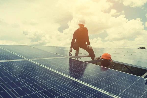 A Complete Guide to Roof Replacement in West Hills
