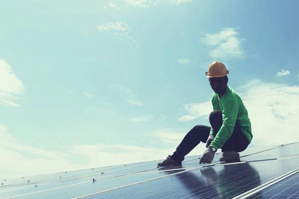 How Construction Contractors Manage Budget and Costs